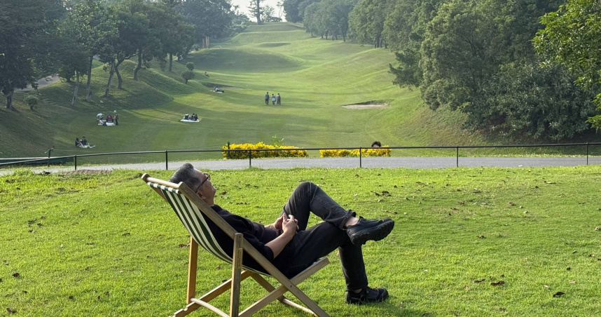 工頭堅走訪高雄果嶺自然公園，以旅人的視角觀察整體城市的變化，精彩內容都在影片中呈現，邀請民眾一起感受高雄近年的發展與轉變。（圖／高雄市政府提供）