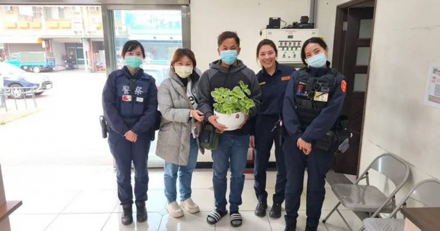 裝有愛犬骨灰的盆栽被人偷走，讓失主感到十分不捨。（圖／翻攝畫面）