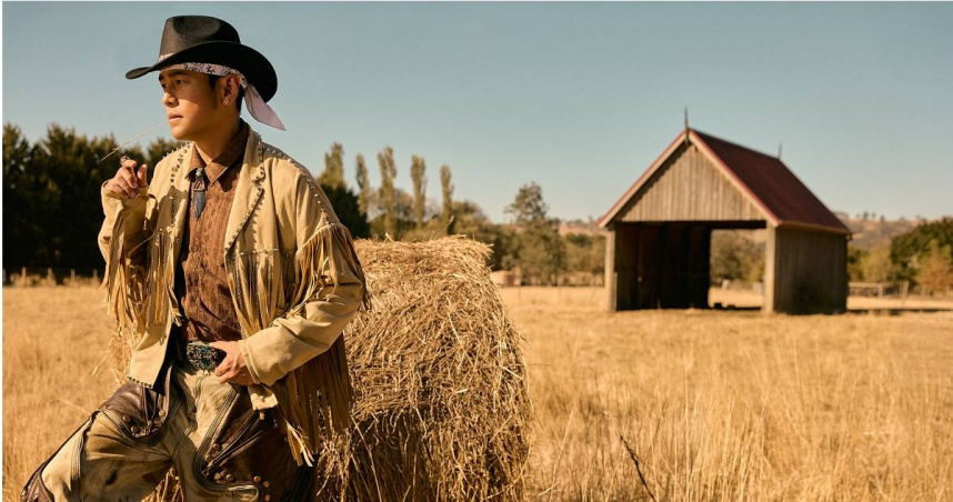 周杰倫在墨爾本拍攝〈鄉間的路〉MV。（圖／杰威爾提供）