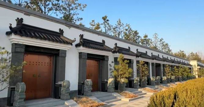 大陸吉林省四平市伊通滿族自治縣1處名為「長庚生態園」的項目，近日被揭露涉嫌違規開發營利性墓地。（圖／翻攝自央廣網）