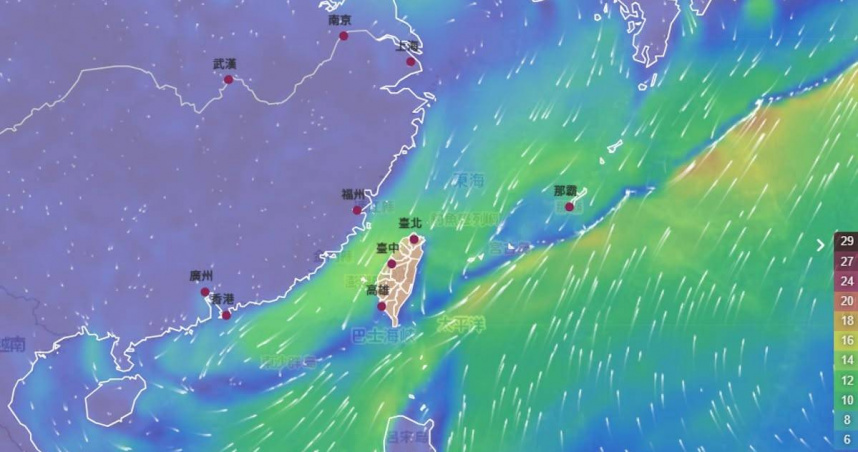 近日不少民眾在網路上瀏覽風場預測圖時，發現臺灣附近海域出現一條狹長且明顯的藍色線帶，引發熱議。（圖／翻攝自臉書，報天氣 - 中央氣象署）