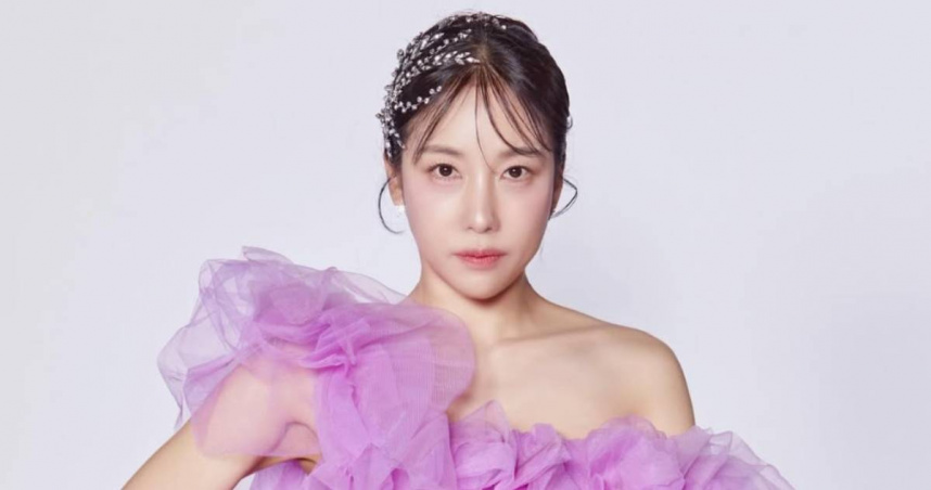 現年47歲的知名Trot（韓國演歌）歌手淑行（Sook Haeng），日前捲入與已婚男性的不倫風波。（圖／翻攝自IG@sookhaeng）