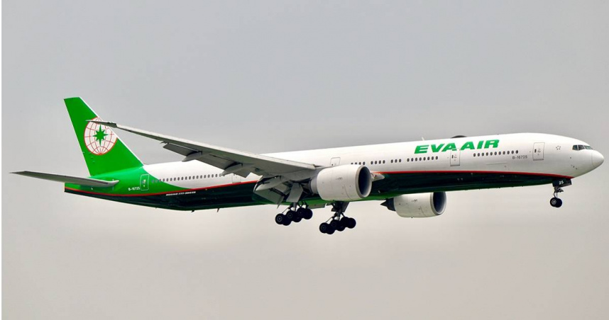 長榮航空與華航已分別推出「空中仁醫」及「機上愛心醫師」計畫，邀請合格醫師加入，遇旅客突發醫療狀況時提供協助。（示意圖／翻攝自pexels）