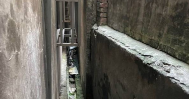 新北市1名男子因不明原因墜樓，大聲哀嚎引民眾注意，警方獲報後迅速到場救援，將男子送醫治療。（圖／永和警分局提供）