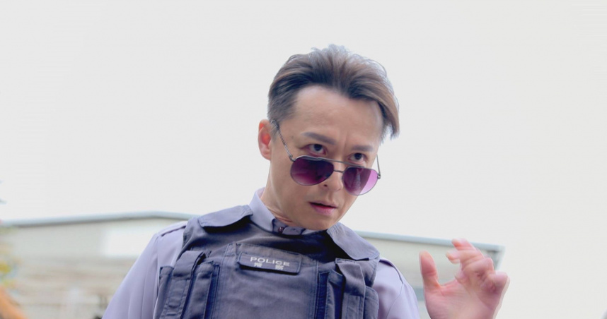 何豪傑《好運來》飾演警察，是劇中笑點擔當。（圖／民視）