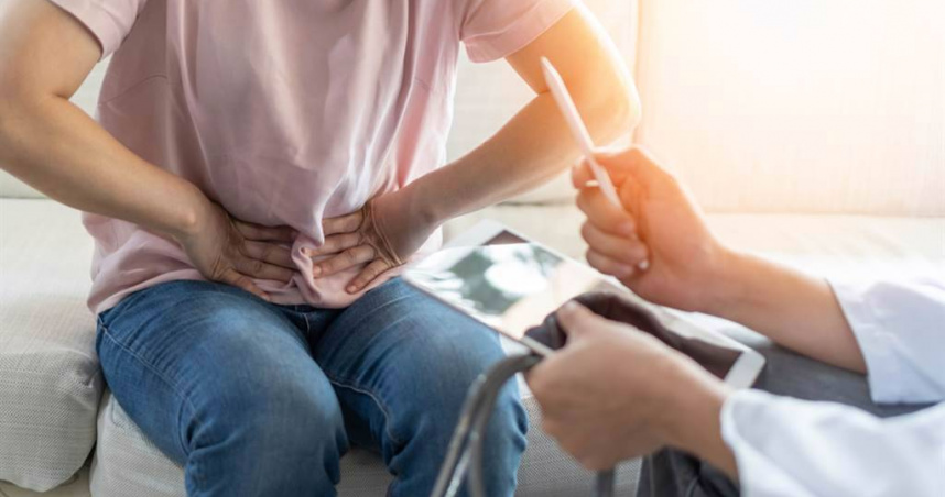 6旬婦春節上吐下瀉查出「罹兩癌」，醫驚：全球不到20例。（示意圖：shutterstock／達志）