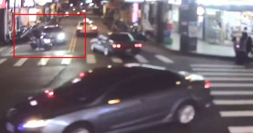 板橋分手男為求復合發狂，鬥毆豪車男引爆街頭衝突。（ 圖／翻攝畫面）