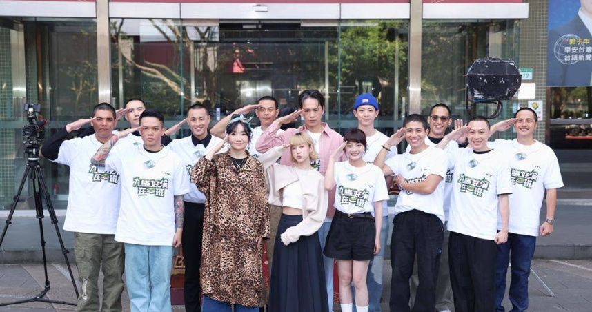 孫其君（左四）時隔數年再接到演藝圈工作。（圖／報系資料照）