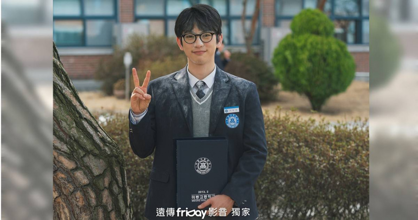 劇中朴珍榮費盡心力拼湊出「死亡法則」，最後兩集劇情所有伏筆揭曉令觀眾拍案叫絕。（圖／friDay影音提供）