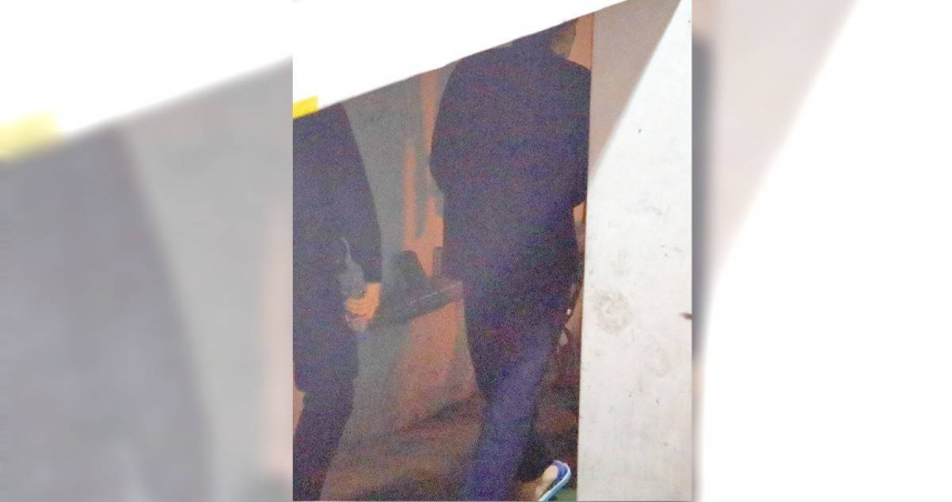 北檢偵辦綠營黨工共諜案，已收押禁見4人。其中賴清德總統辦公室諮議吳尚雨（右）遭北檢聲請延押，北院21日開庭後，吳尚雨還押北所。（圖／中國時報黃世麒攝）