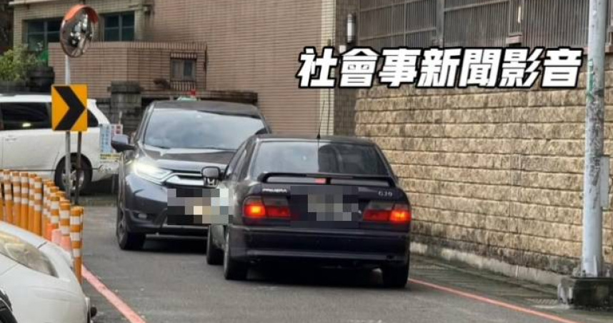 中壢長春路261巷兩車會車互不相讓，從下午僵持至晚間，經警方協調後化解。（圖／翻攝自「社會事新聞影音」）