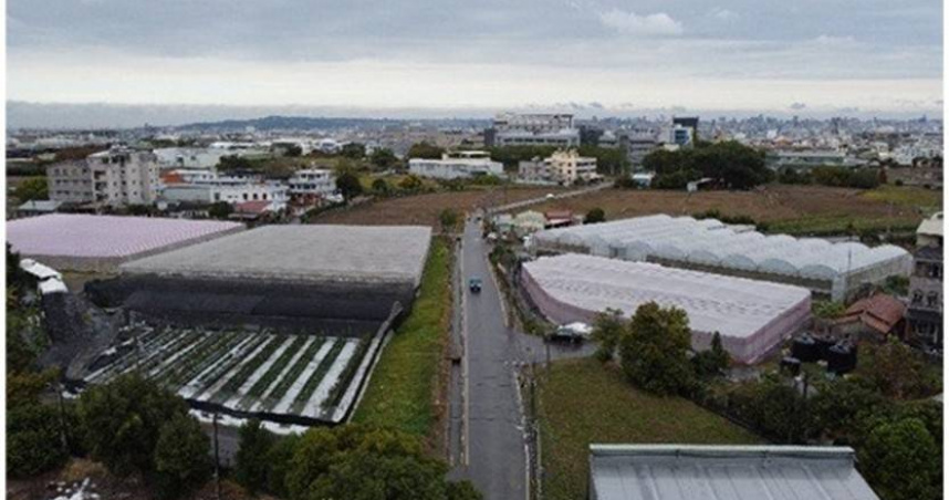 台中霧峰柳豐路拓寬工程第三期現況照，道路狹小尖峰時期已經不敷使用。（圖／翻攝自內政部國土署官網）