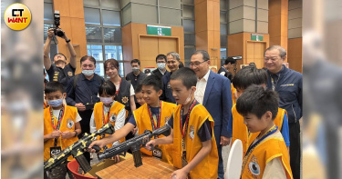 新北市警察局於7月9日和10日兩天舉辦「114年CSI偵探體驗營」，讓孩子們玩得不亦樂乎。（圖／謝佳蓁攝）