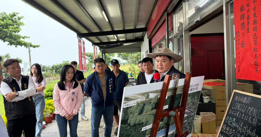 立委陳瑩與莊瑞雄日前往台東縣鹿野鄉龍安段，實地會勘「鹿野龍高步道設施工程」。（圖／陳瑩辦公室提供）