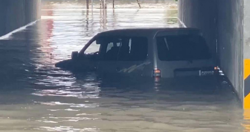 彰化縣丹娜絲颱風及0708豪大雨造成許多汽機車泡水。（圖／民眾提供）
