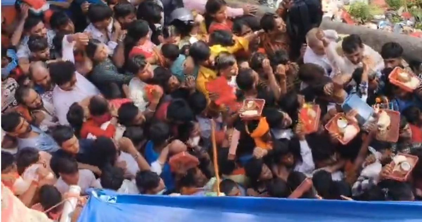 印度北阿坎德邦宗教重地赫里德瓦爾（Haridwar）的曼薩戴維寺（Mansa Devi Temple）發生了一起致命的人群踩踏事故，造成6人死亡，35人受傷。（圖／翻攝X）