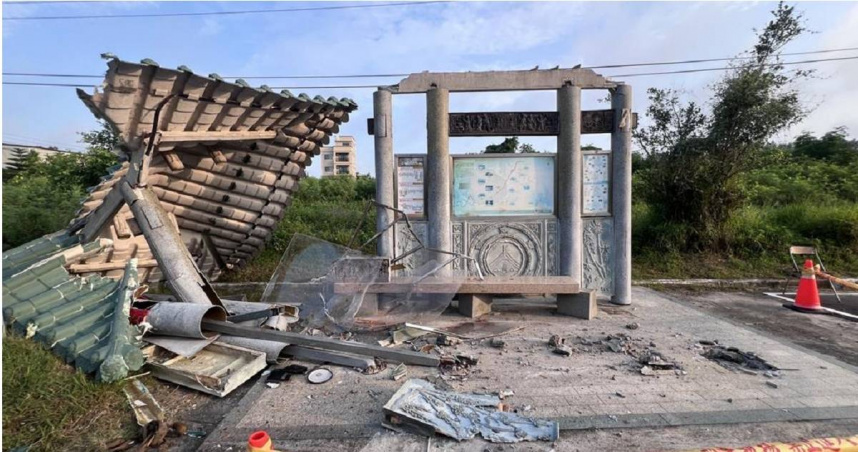 金門大貨車暗夜撞毀公車亭肇逃被警方查獲。（圖／翻攝畫面）