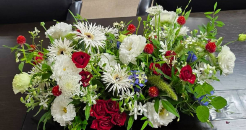 朴宣映表示，韓方為此會面準備充分，不僅訂製了象徵台灣的國旗插花，還準備了高級韓國傳統點心及禮品。（圖／翻攝自朴宣映臉書）