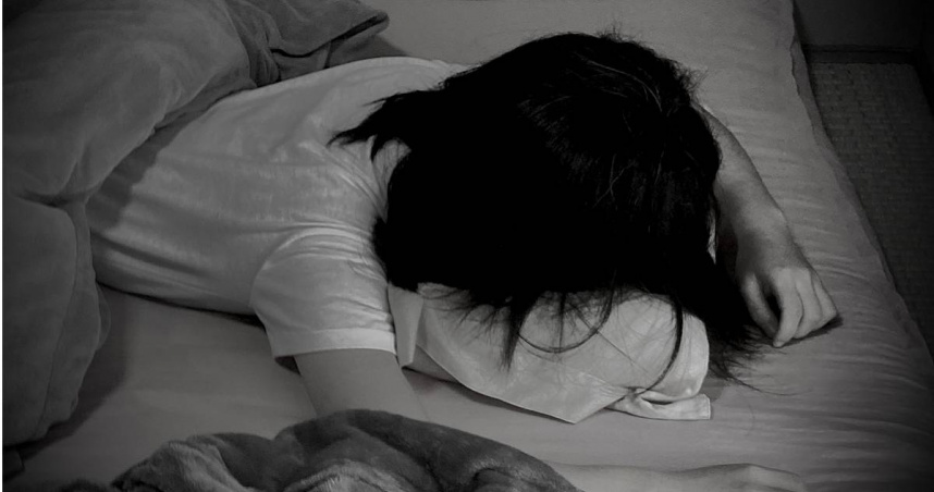 德國一位女教師以「精神健康問題」為由請病假，一請就請了16年，還爽領超過3500萬元台幣的全薪。近日，當地政府終於開始質疑她的長期缺勤行為，並且要求這名教師去接受健康檢查。（示意圖／翻攝photoAC）