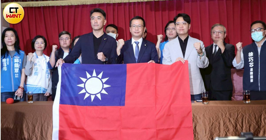 國民黨立委羅智強宣布參選國民黨主席，並提出「四大任務」藍圖。（圖／劉耿豪攝）