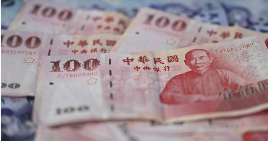 PTT熱議童年零用錢，網友回想10元年代柑仔店能挑滿一袋　。（示意圖／達志／美聯社）