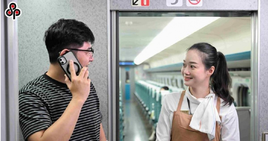 高鐵9月22日起實施「寧靜車廂」新規，旅客使用手機看影片、聽音樂等須戴耳機，講電話也需至車廂玄關處。（圖／高鐵提供）