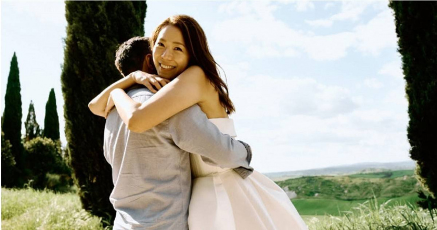 林又立曬出婚紗照，甜笑與老公牽手合影，低調證實結婚喜訊。（圖／翻攝自IG，itsyulili）