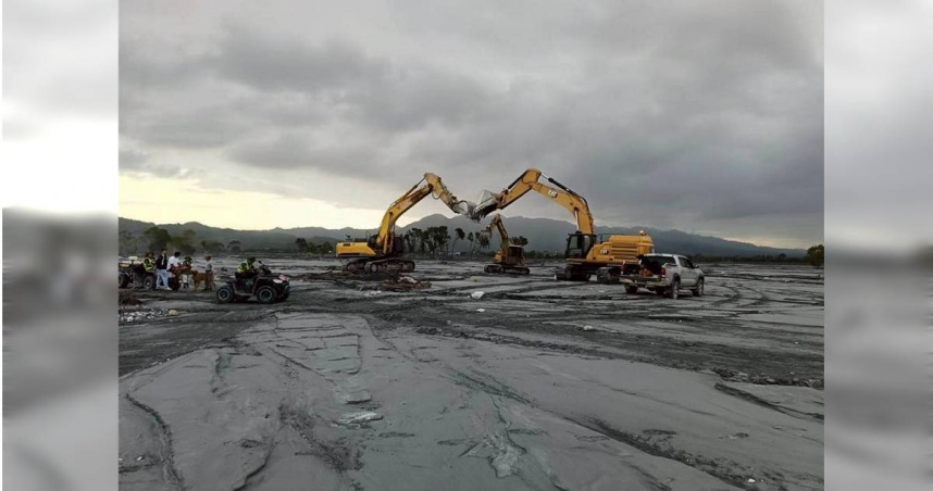 花蓮縣消防局就地緣、空拍、水紋分析等，持續找尋失聯者。（圖／花蓮縣消防局提供）