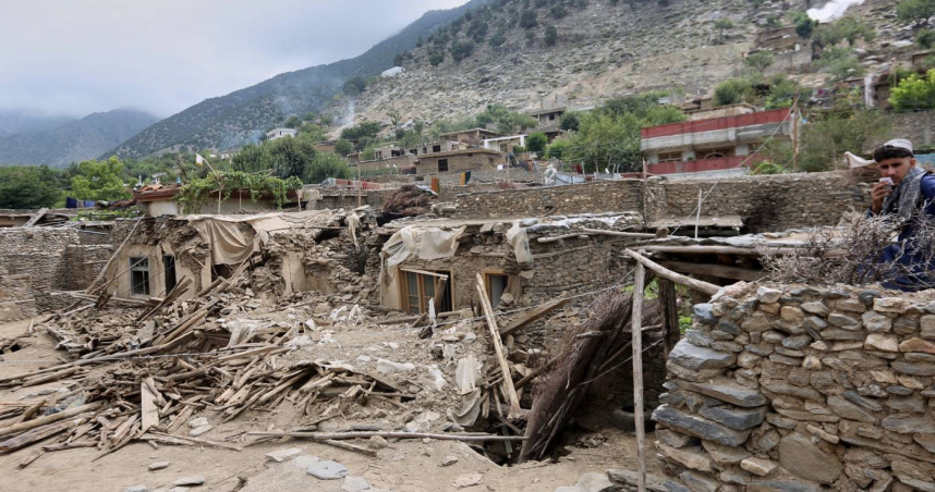 8月31日阿富汗東部6.0強震造成多人死亡，此圖非11月3日地震畫面。（圖／達志／美聯社）