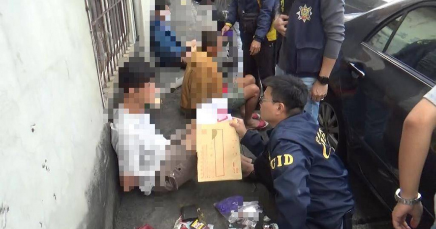 彰化縣員林警分局19日循線在員林市山腳路逮捕涉嫌毒駕肇逃的陳男，並在車內搜出安非他命、依托咪酯等毒品。（圖／民眾提供）