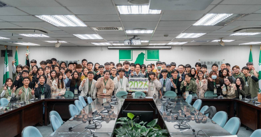 民進黨主席賴清德出席「2026春季破浪培力營」，向學員分享創黨精神與國家發展方向，勉勵年輕世代承擔使命。（圖／民進黨提供）