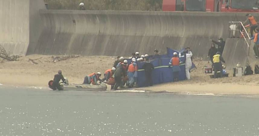 日本長生煤礦最近在打撈二戰時沉沒事故的罹難者遺骨，一名57歲台籍潛水員作業時意外身亡，導致相關調查緊急中止。（圖／翻攝自X／livedoornews）