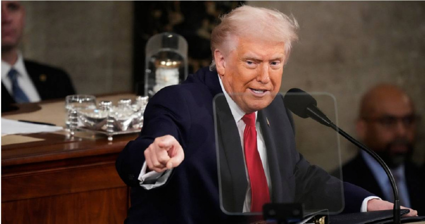 美國總統川普（Donald Trump）於美東時間24日晚間9時，向分裂的國會發表他第2任期內的首場國情咨文演說。（圖／達志／美聯社）