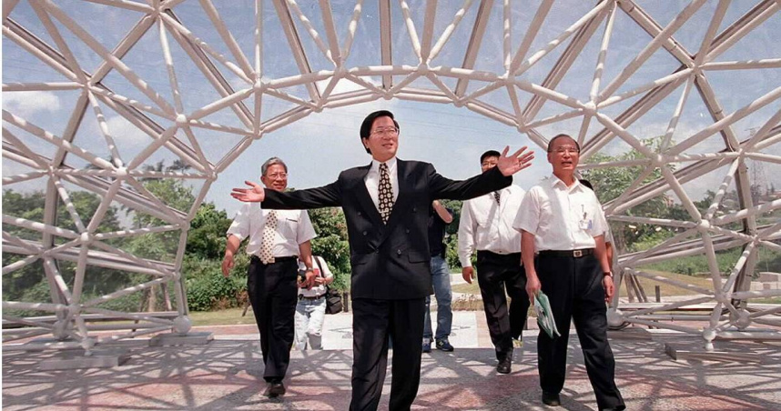 士林官邸在1996年時任台北市長陳水扁（圖）率市府全力協調下終於部分開放，北市府規劃把大門拉到福林路並新建音樂台，希望讓權貴的堡壘也能浸潤在悠揚的民主樂聲中。（圖／報系資料照）