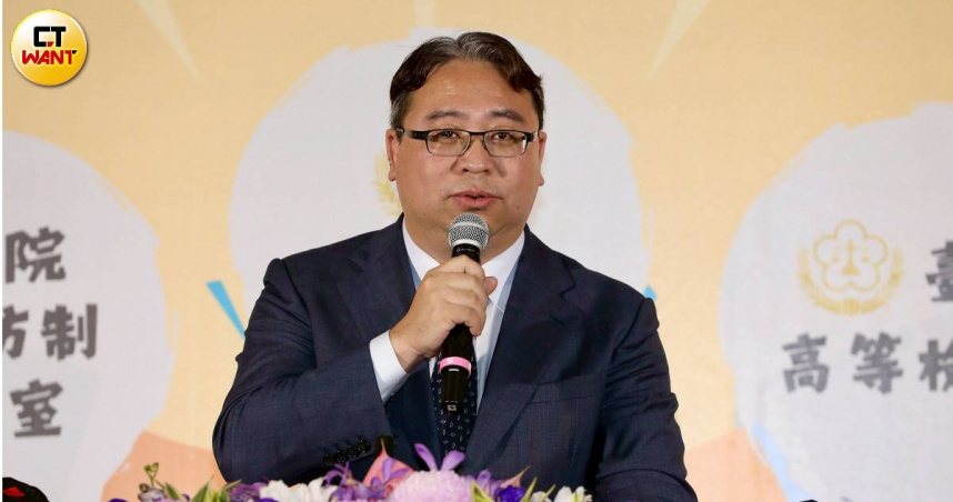 民進黨選對會拍板徵召黃世杰參選桃園市長，地方看好其在地深耕與謙和形象，盼成為突圍關鍵。（圖／方萬民攝）