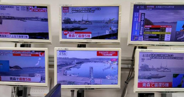 日本東北外海發生規模7.4至7.5強震，日本發布海嘯警報並啟動應變。（圖／達志／美聯社，下同）