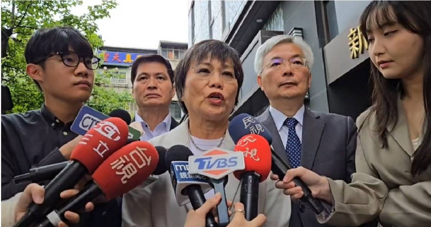 內政部長劉世芳24日上午前往陳芊雯靈堂致意，承諾協助讓家屬可以安心。（圖／翻攝畫面）