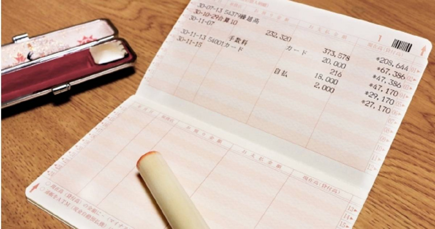 一名家長查看孩子存摺紀錄時，發現19萬元在短短4個月就歸零。（示意圖／photoAC）