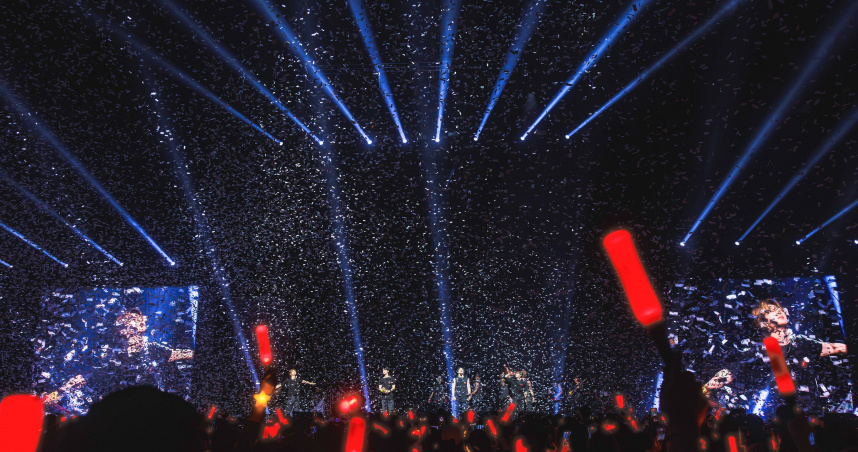 iKON化身「演唱會霸主」　大秀健壯身材寵台粉