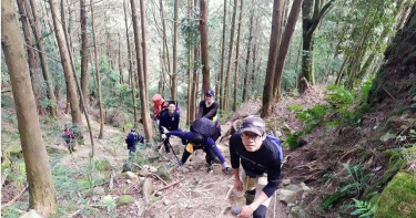 登山進入「凡間仙境」身體不適 警消徒步14小時緊急救援
