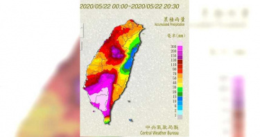 鄭明典PO出高、屏地區出現驚人「紫爆」 網嘆:不淹才怪