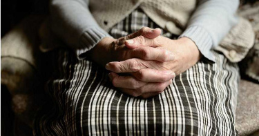67歲嬤熟睡慘遭硬上6次…急咬鮮肉孫「命根子」反擊脫困