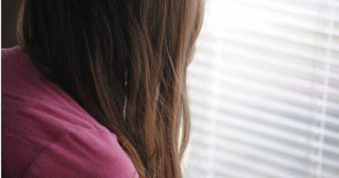 趁妻採蚵摸進房!嘉義父硬上小五女逞慾3年 「無套亂倫27次」她崩潰自殘