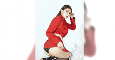 看自拍情慾片助興 JKF女郎「邪惡視角」被看光光