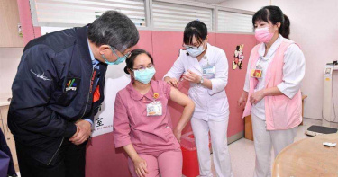 目前台北市約有40％醫護願意施打疫苗，柯文哲認為疫情穩定，大家還沒有急迫感。（圖／報系資料照）