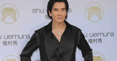 58歲費翔露「大肌肌」演紂王 與妲己「撫胸」洗鴛鴦浴香豔刺激