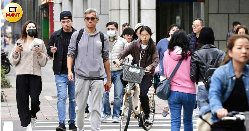 周日（23日）又有新一波大陸冷氣團來襲，強度有望達到寒流等級，屆時苗栗以北空曠地區低溫恐跌剩7度。（圖／黃耀徵攝）