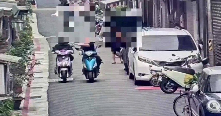 騎士遭辣椒水襲擊怒告惡煞逼車傷人逃逸。（圖／翻攝畫面）