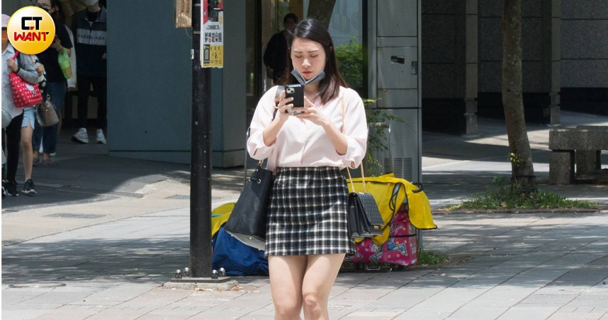 把握今日好天氣，明天又有鋒面到來。（圖／黃威彬攝）