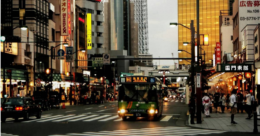 旅日達人表示，他在東京買西裝卻弄丟。（示意圖／Pexels）